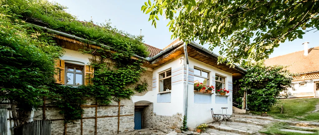Patru case tradiţionale, lângă Viscri, scoase la vânzare cu o jumătate de milion de euro. Ce le face să fie UNICE