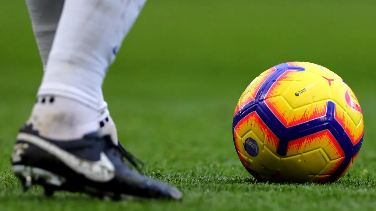 Un cunoscut fotbalist a murit pe teren în urma unui atac de cord. Avea 37 de ani