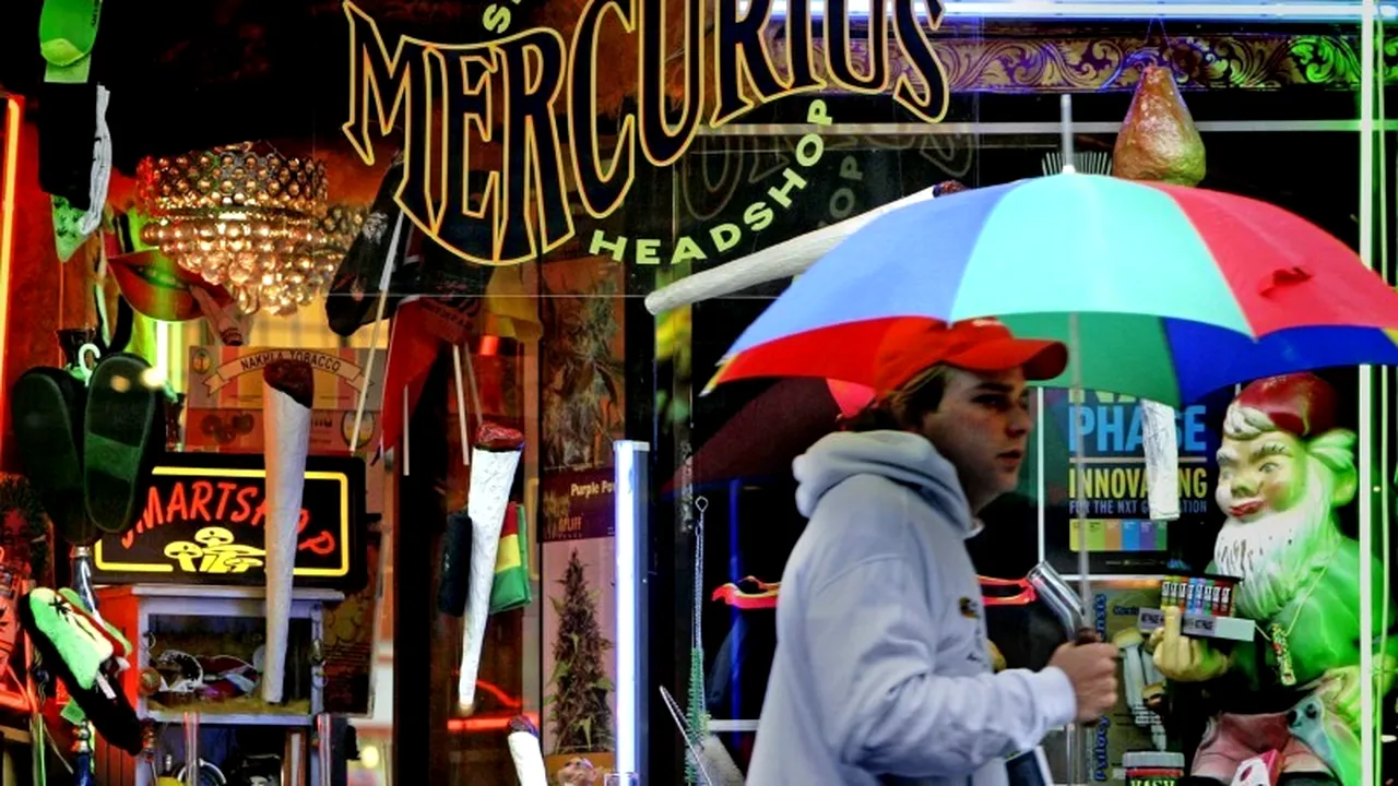 O nouă lege din Olanda va interzice turiștilor să intre în cafenelele unde se consumă canabis