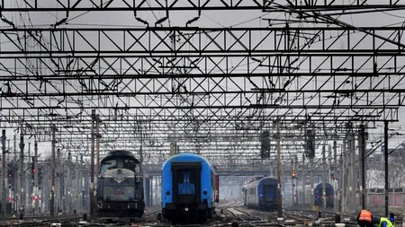 Adolescent de 14 ani, în stare gravă după ce s-a urcat pe un tren și s-a electrocutat