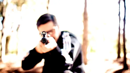 Un bărbat din Timiș și-a împușcat și ucis din greșeală bunicul, cu o armă deținută ilegal