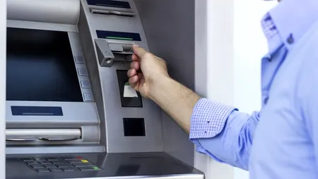 Ce a făcut un tânăr care s-a trezit cu 31.000 de dolari în plus pe card