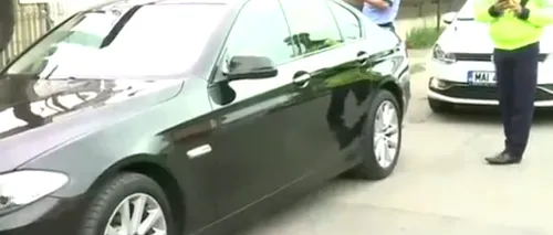 Șofer care circula cu numere de înmatriculare false, prins de polițiști