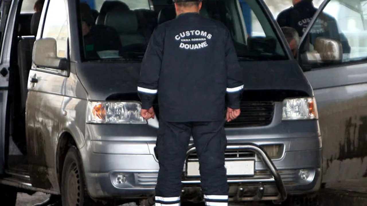Peste 5.000 de fiole de STEROIZI ANABOLIZANȚI, găsite în mașina unei firme de curierat de către polițiștii de frontieră din Giurgiu