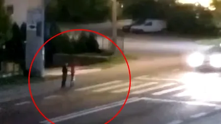La un pas de tragedie. Minor de 11 ani, LOVIT din plin pe trecerea de pietoni de o mașină condusă de o șoferiță neatentă