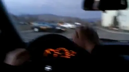 VIDEO: Un tânăr din Sibiu se filmează în timp ce încalcă toate regulile de circulație. Reacția Poliției