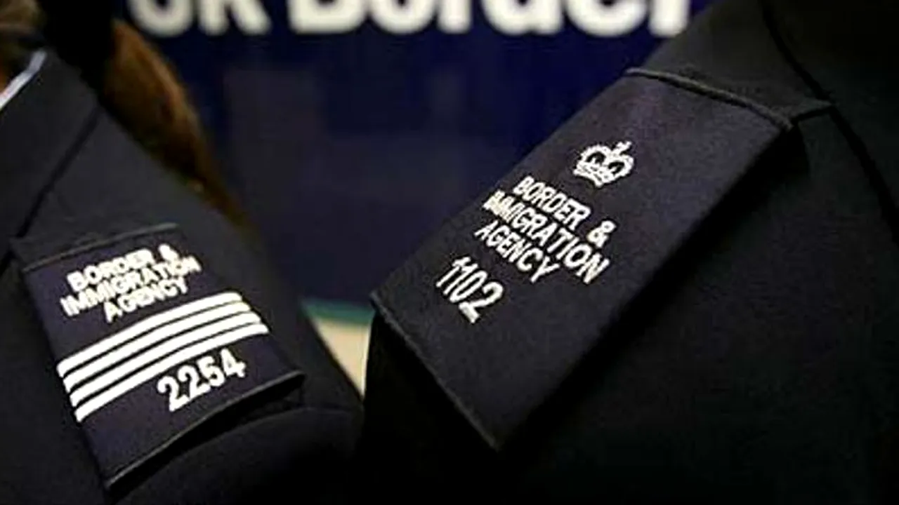 Financial Times: Românii nu se grăbesc să emigreze în Marea Britanie 