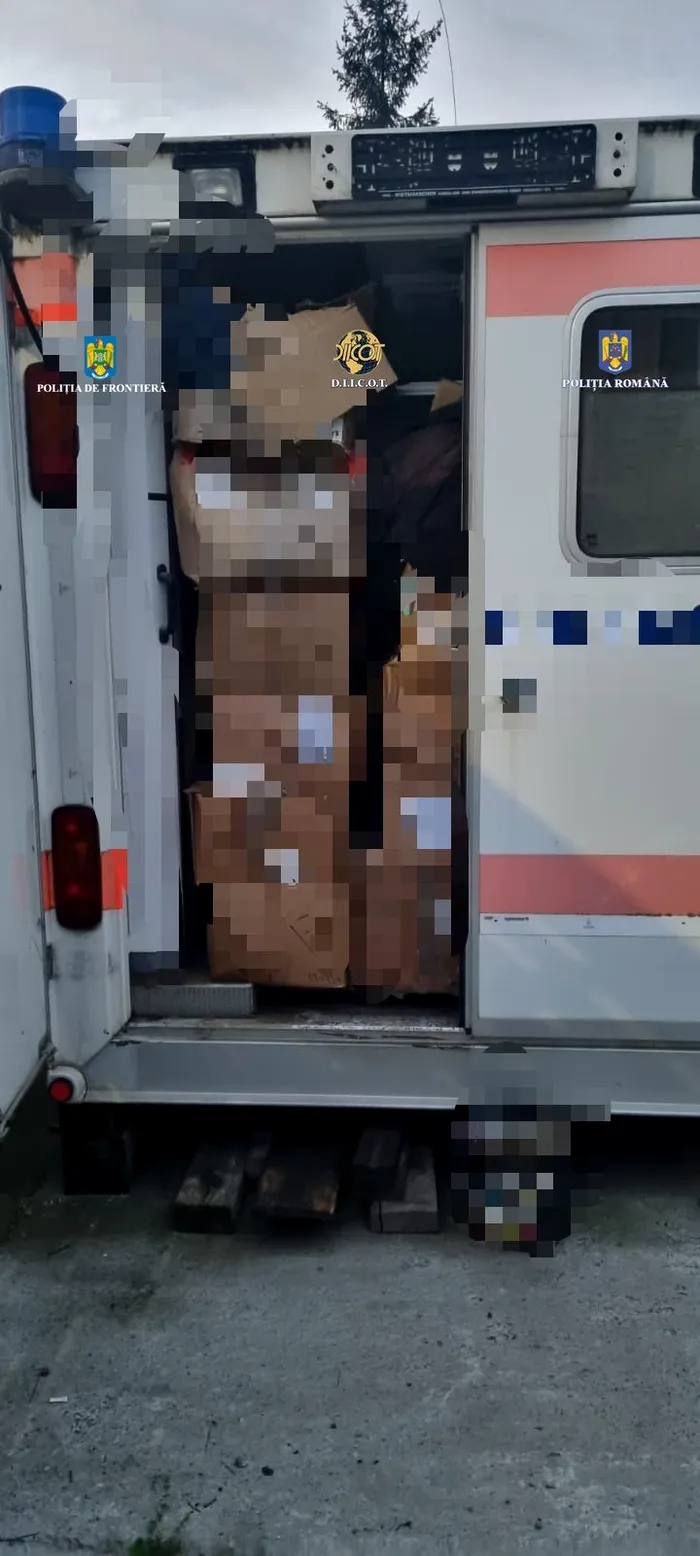 FOTO-VIDEO | Țigări de contrabandă, aduse din Ucraina și Republica Moldova, aduse în România în TIR-uri încărcate cu dulciuri și bomboane