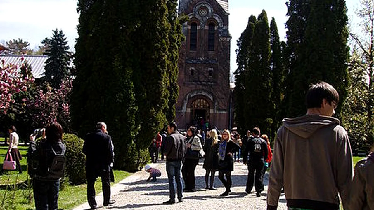 Aproximativ 10.000 de pelerini, așteptați la Mănăstirea Curtea de Argeș de Adormirea Maicii Domnului