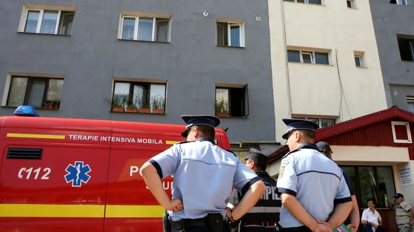 Doi pietoni loviți de ambulanță, pe trotuar, în Oradea