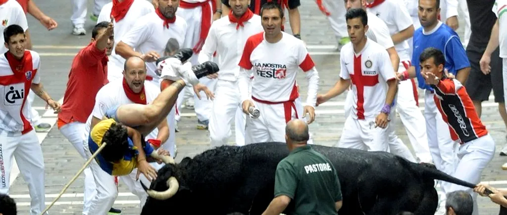 Zeci de persoane au fost rănite într-o busculadă produsă în timpul cursei cu tauri de la Pamplona
