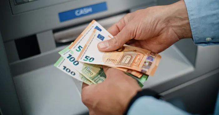 Leul este prăbușit! Euro își continuă ascensiunea. Dolarul a explodat! E recordul anului
