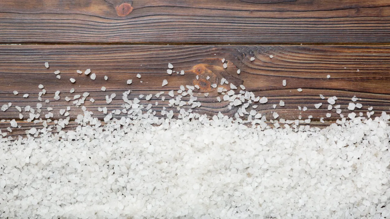 O firmă controlată de un afacerist din UNGARIA a primit aprobare pentru exploatarea unui zăcământ de sare din România