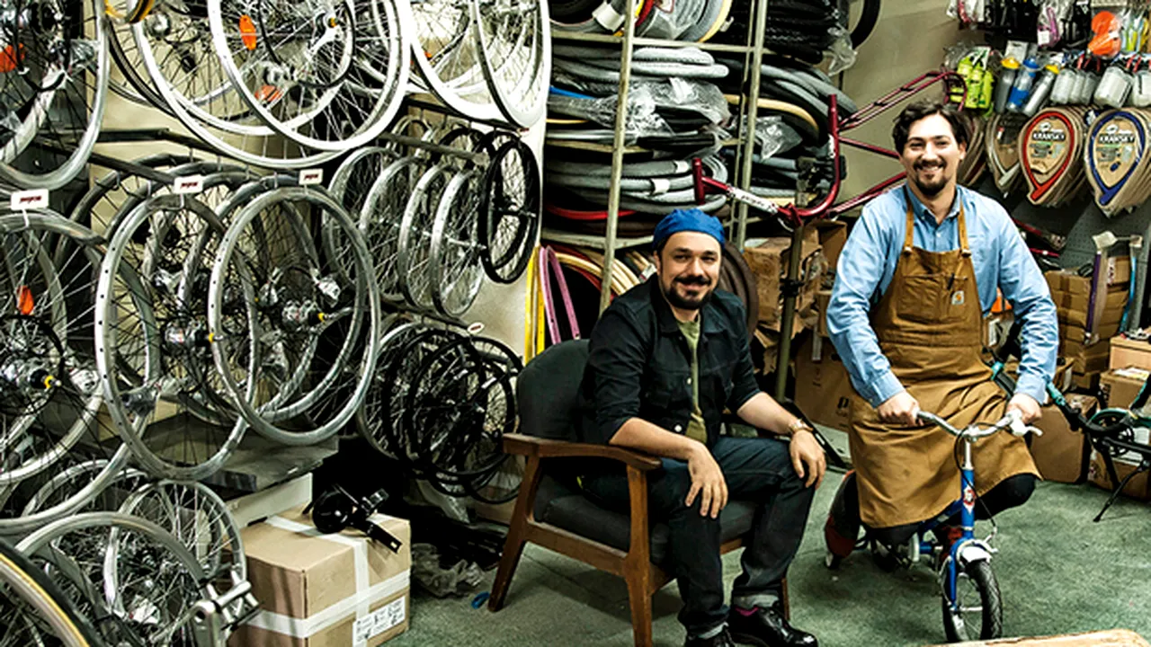 Cum au transformat doi tineri nostalgia românilor într-o afacere de milioane de euro