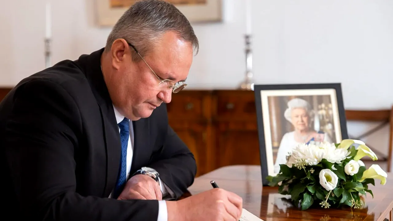 Premierul Nicole Ciucă a semnat în cartea de condoleanțe deschisă în memoria Reginei Elisabeta a II-a