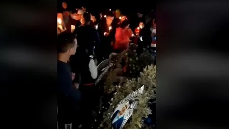 Celebrare a victoriei în cimitir, pentru edilul ales post mortem la Deveselu. „Domnule primar, să știți că i-am bătut la c…ul gol!” (VIDEO)