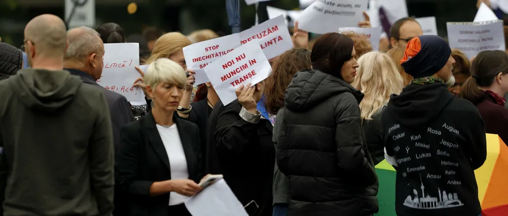 Protest spontan al angajaţilor din Aparatul de lucru al Executivului. MITINGUL are loc chiar în timpul ședinței de Guvern