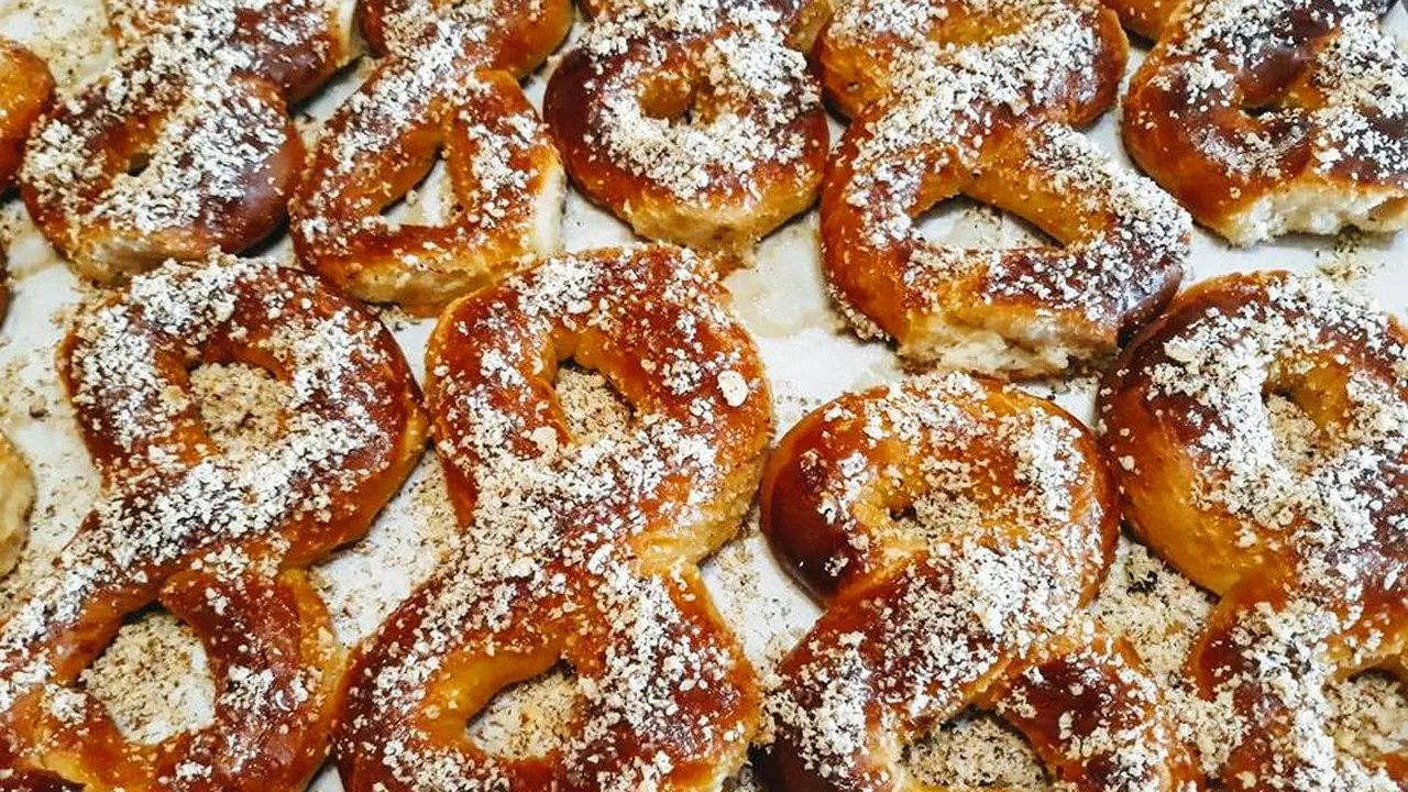 Reţetă de MUCENICI moldoveneşti, fără zahăr. Se pot face 30 de bucăţi, cu doar două ouă