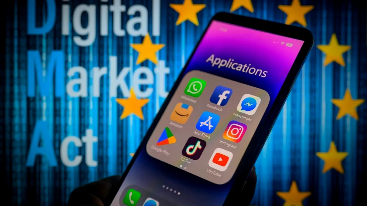 UE a inițiat o procedură contra grupului AMAZON /Compania americană trebuie să ofere clarificări despre opțiunile oferite clienților