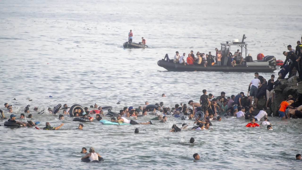 Criza din Ceuta ar putea exploda într-un conflict armat dintre Spania și Maroc în următorii 10 ani, susține un sondaj realizat de Politico