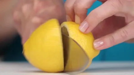 Orice bună gospodină trebuie să știe! Cum poți CURĂȚA rapid, ușor și „eco” mașina de spălat rufe, cuptorul, chiuveta și mașina de spalat vase