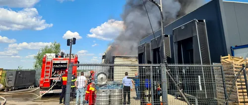 VIDEO | Incendiu la Complexul Therme din Balotești. Pompierii acționează cu 12 autospeciale de stingere au apă și spumă