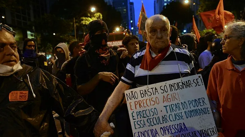 Incidente la Rio de Janeiro, unde peste 10.000 de manifestanți au susținut o grevă a profesorilor
