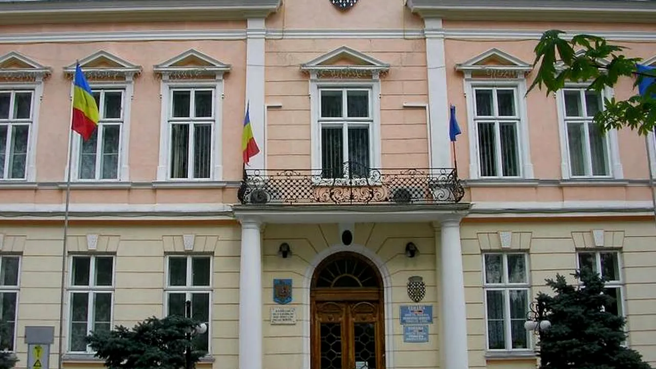 Situație incredibilă la primăria Rădăuți, care nu a avut conducere timp de o lună. Cum a ajuns un secretar dintr-o comună să se ocupe de treburile interne