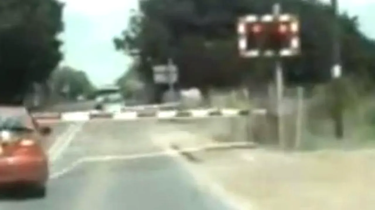 Peste 200 de șoferi, fără permis pentru nerespectarea regulilor la trecerea peste calea ferată