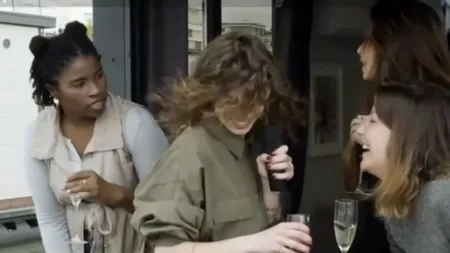 Petreceri INTERZISE bărbaților! Femeile iau cu asalt cluburile de 8 Martie