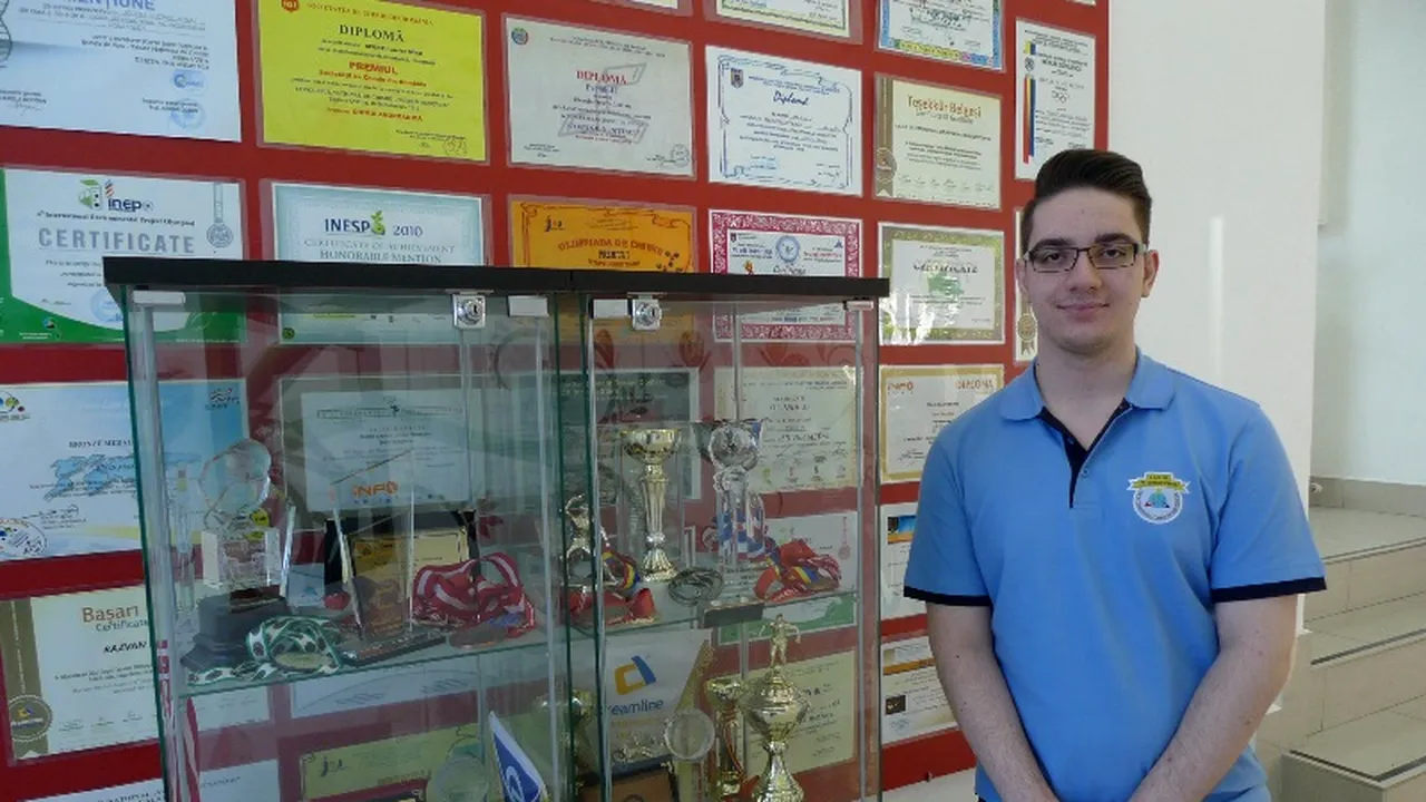 A fost operat de o tumoare osoasă și, în timp ce aștepta rezultatul biopsiei, a avut o idee ingenioasă. Povestea unui elev premiant din Constanța