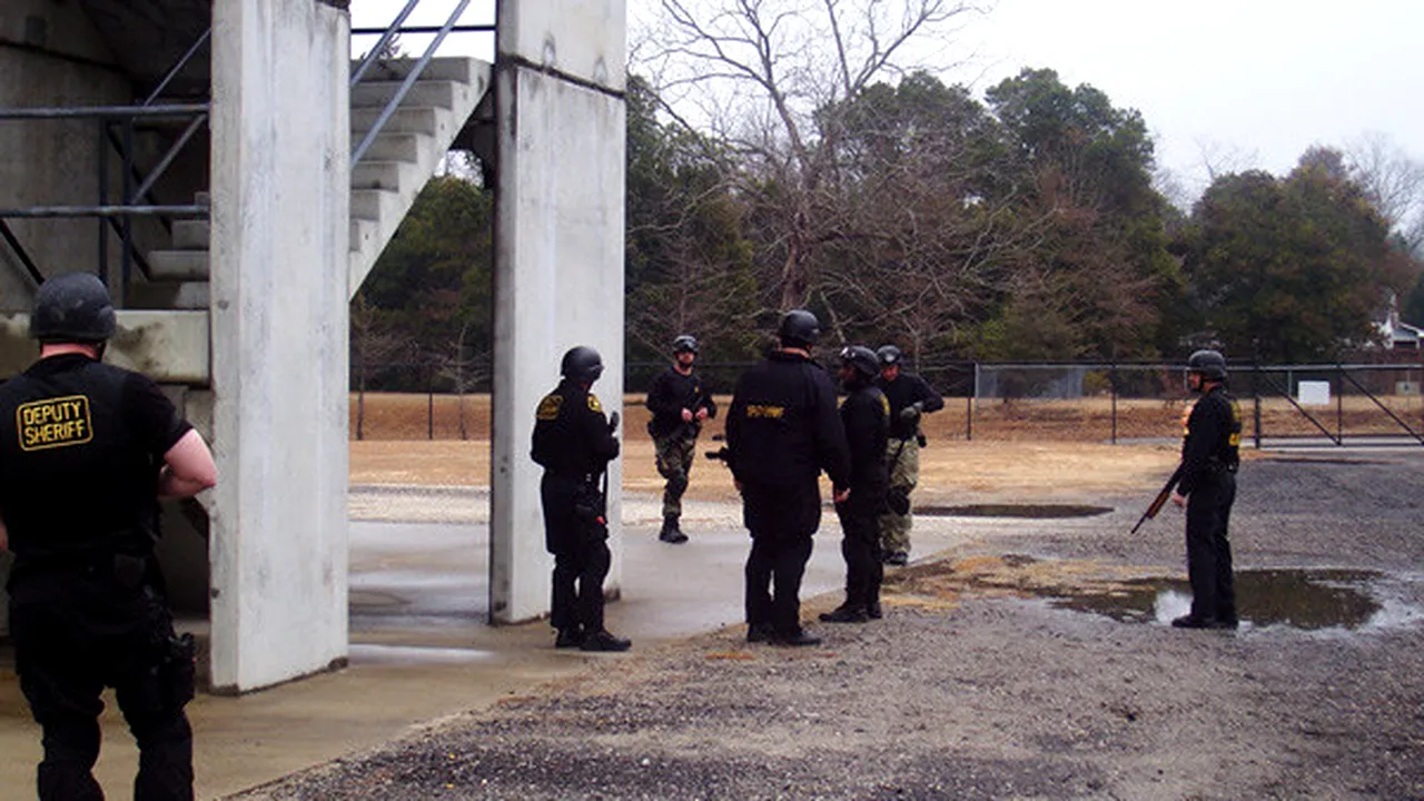 Doi elevi, arestați înainte să comită un atac armat la o școală din Florida