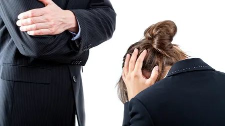 Un director din România a convins o angajată să-și dea demisia fără să-i ofere nicio compensație. Cum a procedat