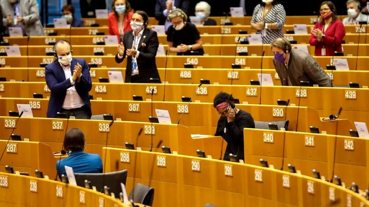 INCIDENT. O eurodeputată de culoare susţine că a fost agresată de agenţi de poliţie, în Bruxelles