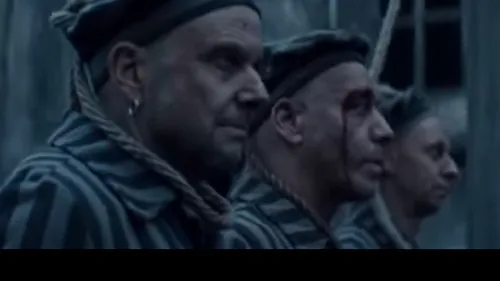 O trupă rock stârnește critici cu un videoclip care prezintă un lagăr nazist: „Au depășit limita! Trivializarea Holocaustului VIDEO
