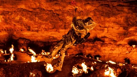 Acesta este primul om care s-a aventurat în ''Poarta Iadului'', locul de pe Pământ mai puțin explorat decât Luna 