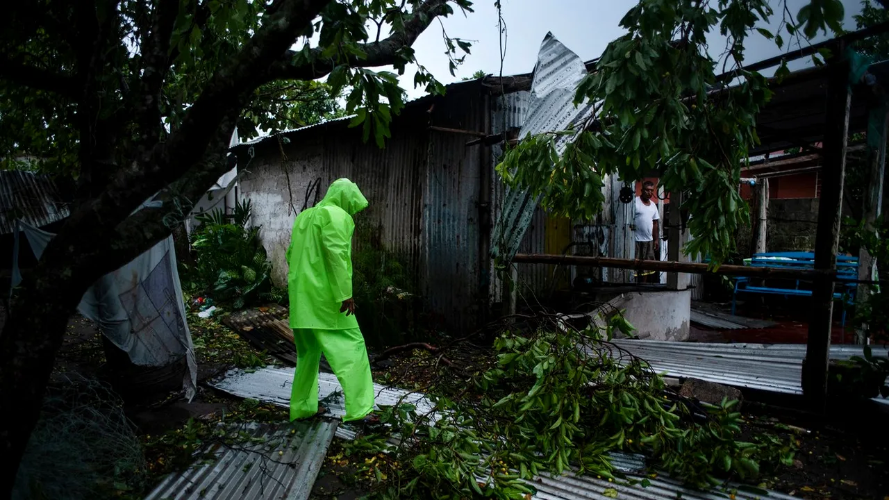 Uraganul Grace a lovit Mexicul. Cel puţin opt persoane au murit