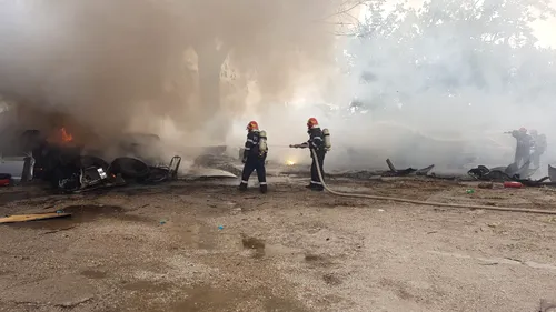 INCENDIU. Un depozit de armament al MApN, de pe Aeroportul Otopeni, a luat foc