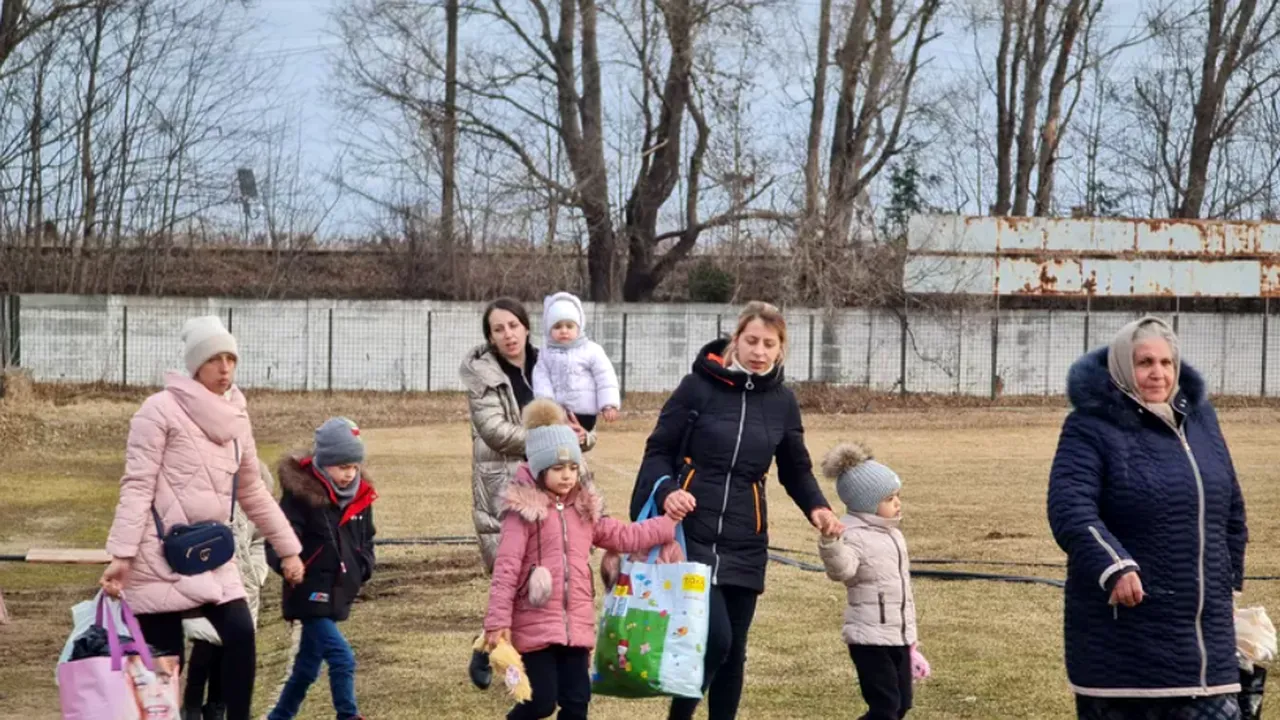 Peste 20.000 de copii refugiați din Ucraina învață să spună ”dim” - ”acasă” în România. Opera Comică pentru Copii încearcă să le aline dorul de casă cu poveștile copilăriei