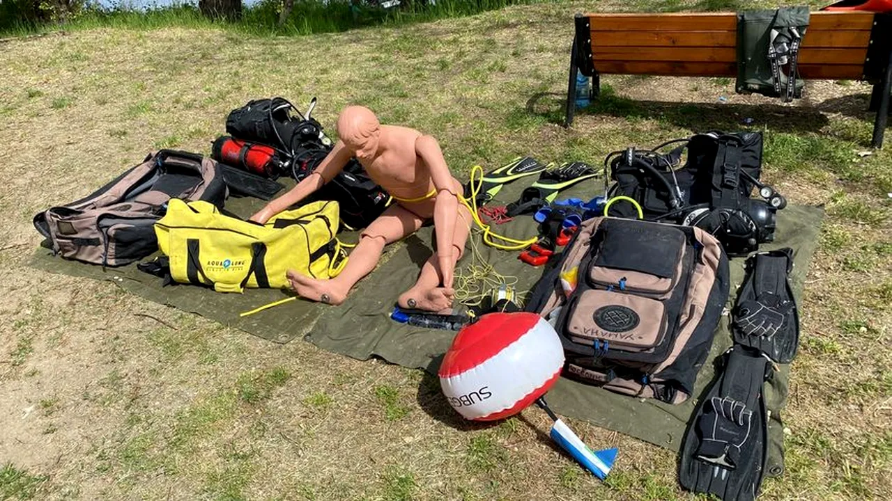 Simulare cu un MANECHIN pe râul Mureș, după ce patru persoane sunt încă date dispărute. Conducătorul bărcii, cercetat în libertate