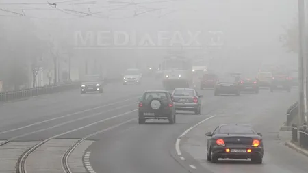 INFOTRAFIC: Ceață densă pe șosele din cinci județe. Vizibilitatea, scăzută sub 50 de metri