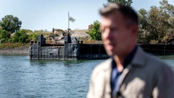Ungaria urmează exemplul României pentru a-și proteja centrala nucleară. Péter Magyar anunță că terenul este pregătit pentru scufundarea primei barje