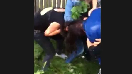 Bătaie între eleve, în stația de autobuz. „Mâine revin cu runda a doua, vă promit!