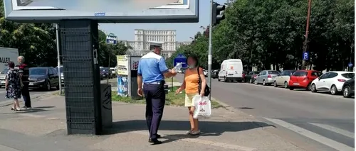 Polițiștii locali împart apă bucureștenilor, pe stradă, pe perioada caniculei