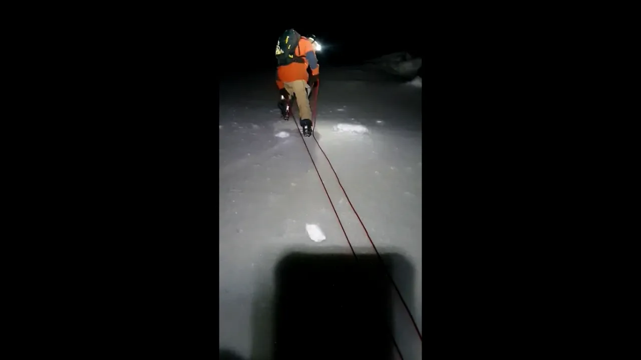 Incident grav în Munţii Făgăraş. Un bărbat a murit după ce a alunecat și s-a izbit de stânci