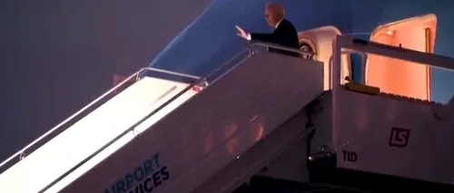 VIDEO | Joe Biden s-a împiedicat din nou în timp ce se îmbarca în Air Force One