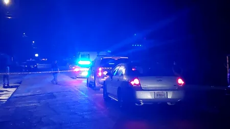 ȘANSĂ. Polițistul ăsta este cel mai norocos om din lume! Fulgerul a lovit la câțiva pași de el. VIDEO cu incidentul