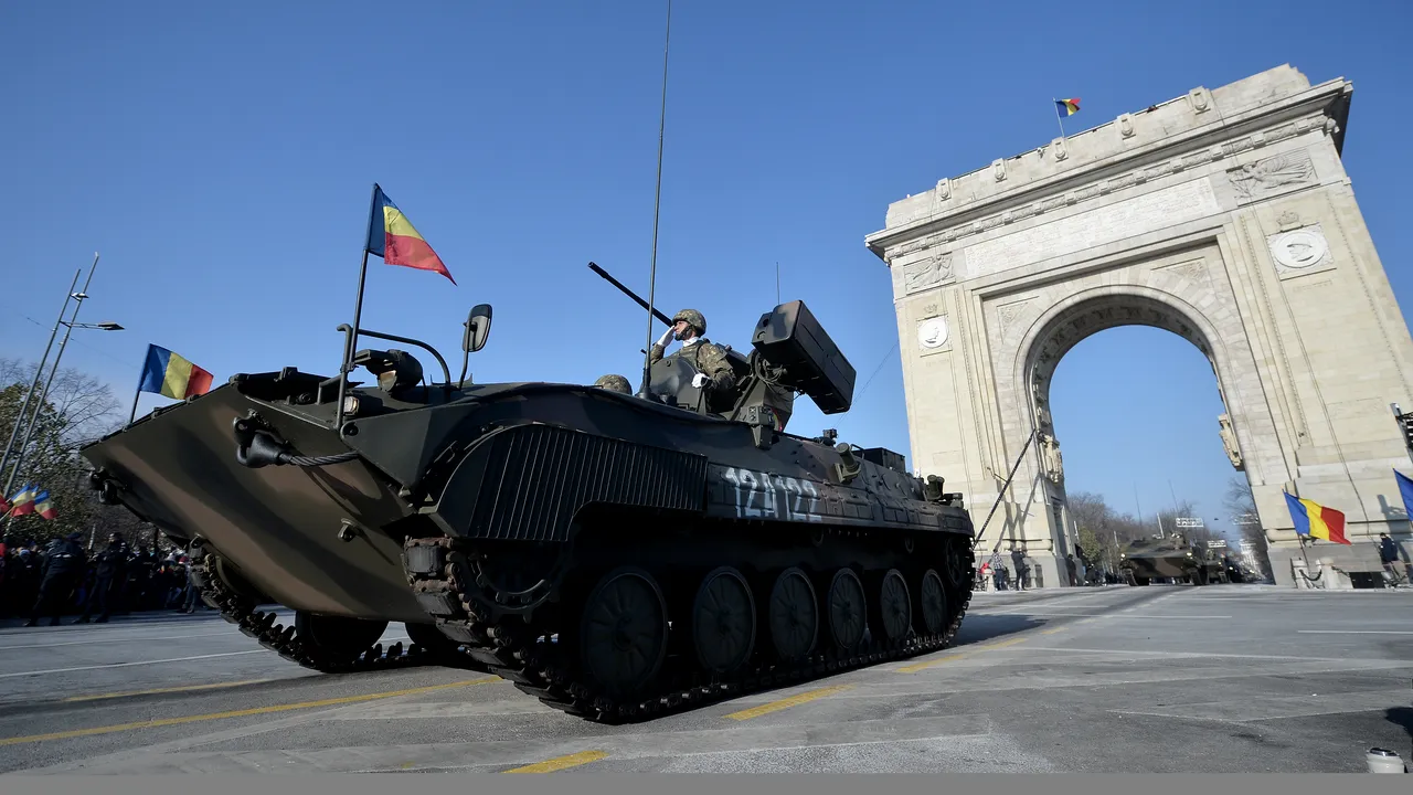 LA MULȚI ANI, ROMÂNIA! Parada militară de Ziua Națională pe sub Arcul de Triumf din București