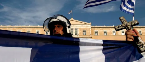 O grecoaică L-A UCIS pe presupusul asasin al fiului ei într-un tribunal la Atena
