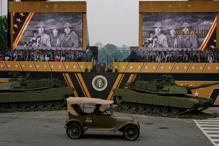 SUA s&#259;rb&#259;toresc 250 de ani de la &icirc;nfiin&#539;area armatei americane cu o parad&#259; militar&#259;. Ceremonia coincide cu ziua de na&#537;tere a pre&#537;edintelui Trump